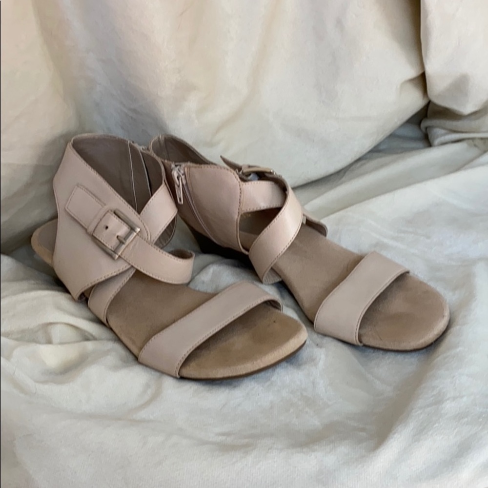 Aerosoles cream heeled sandals